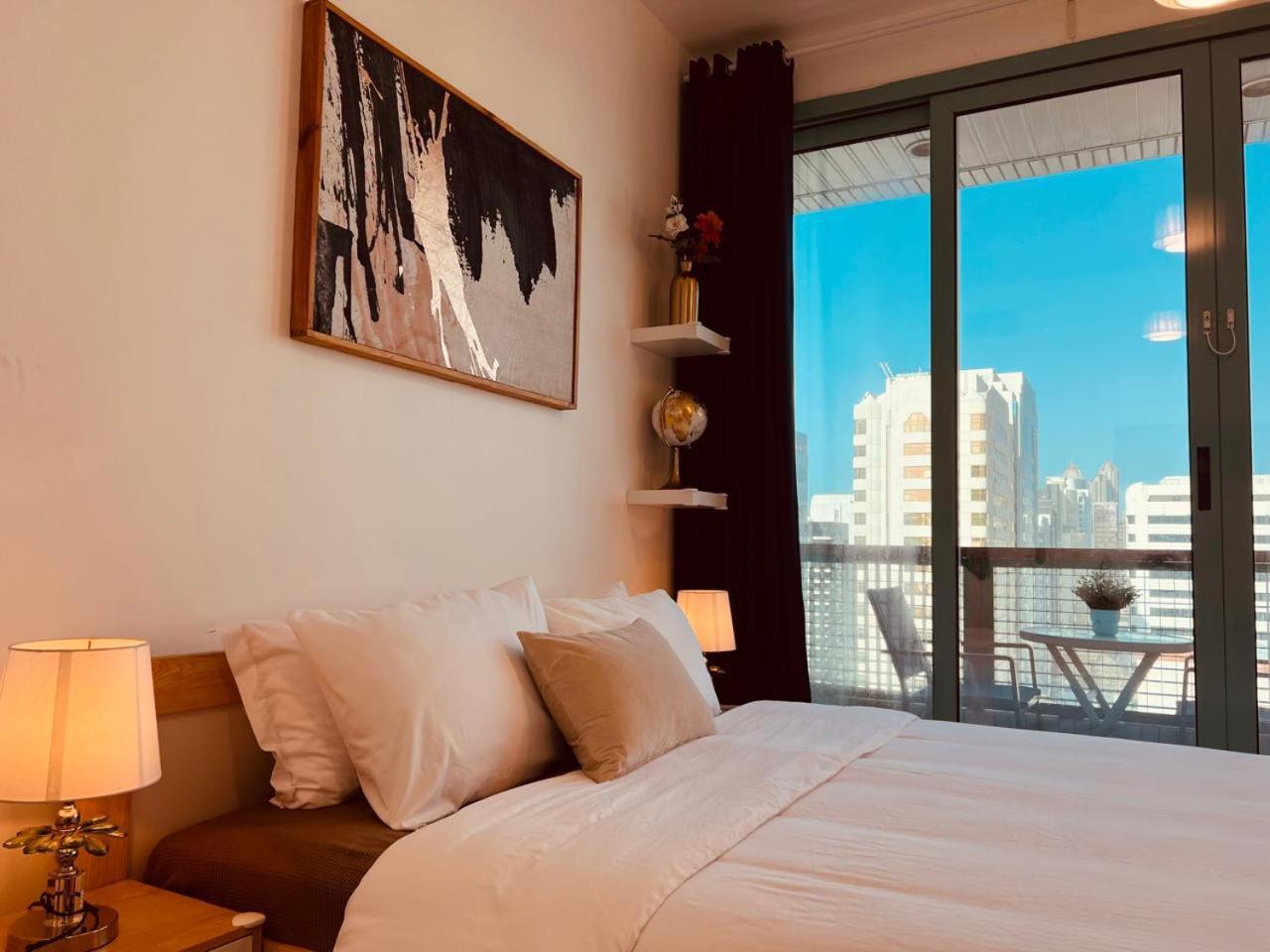 Fully-furnished Bedroom With Balcony Near The Séjour chez l'habitant Abou Dabi