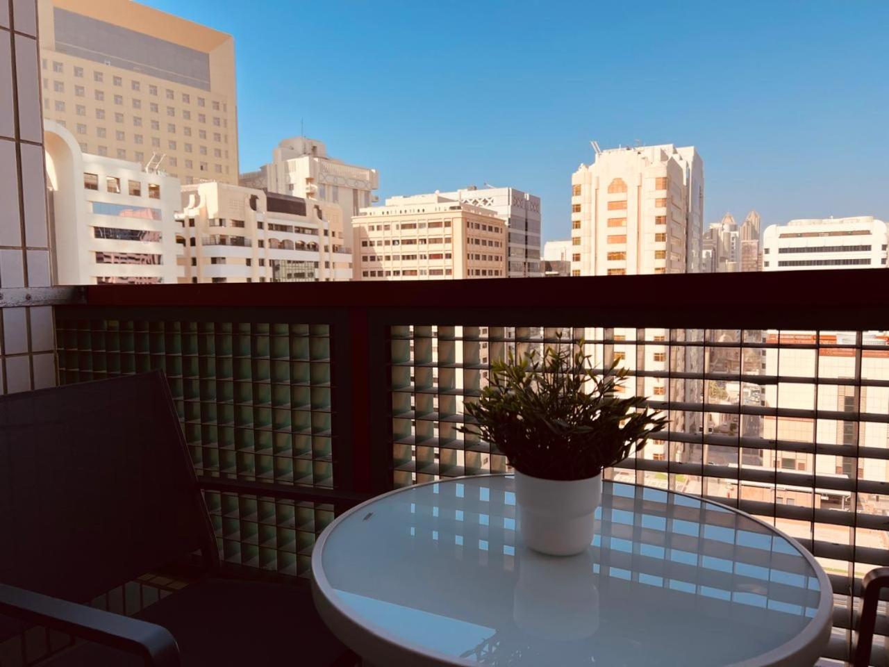 Séjour chez l'habitant Fully-furnished Bedroom With Balcony Near The Abou Dabi