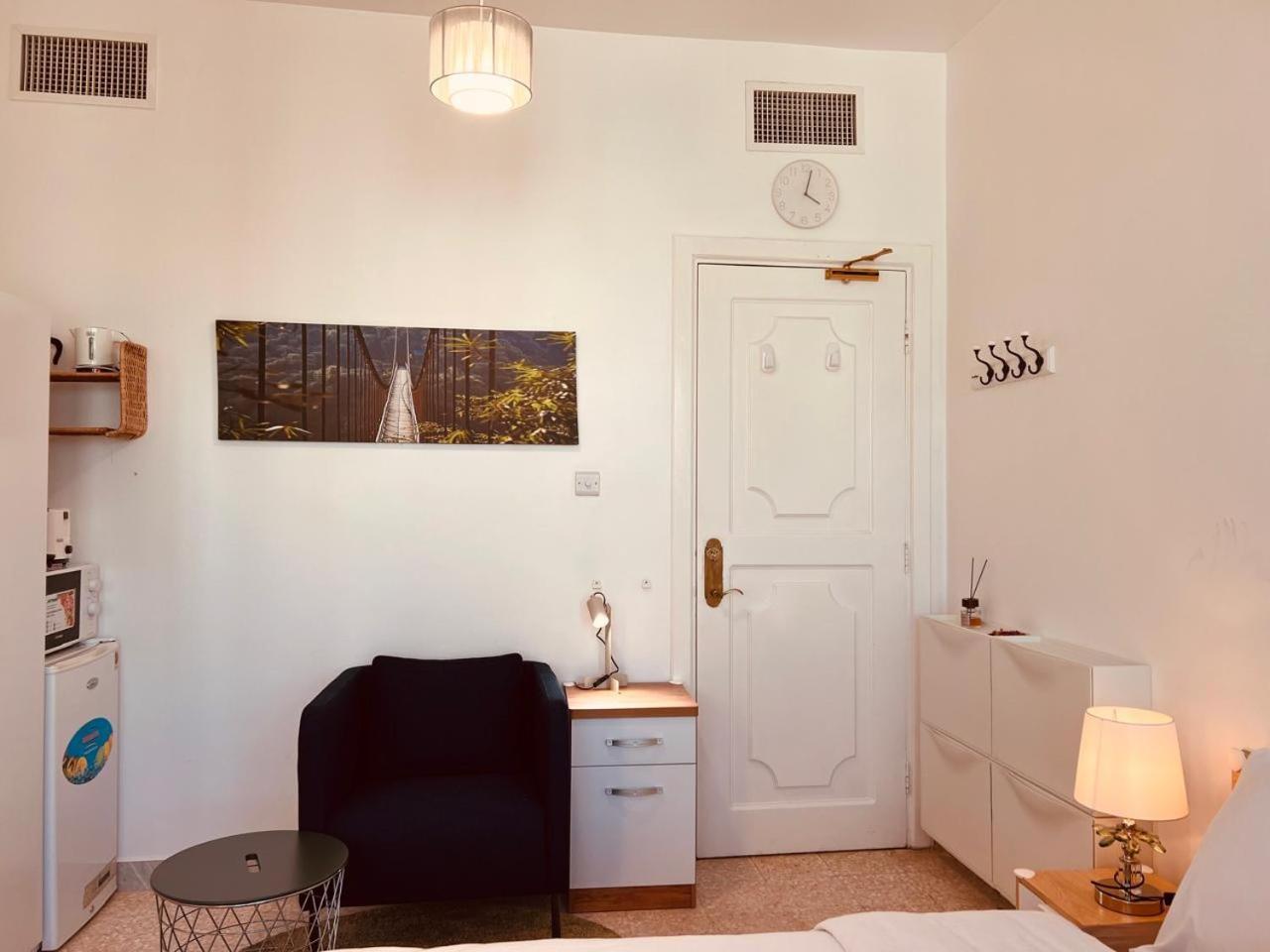 Séjour chez l'habitant Fully-furnished Bedroom With Balcony Near The Abou Dabi